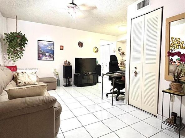199 SW 12th Ave 410A, Miami FL 33130