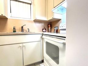 199 SW 12th Ave 410A, Miami FL 33130
