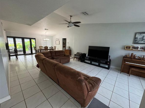 9922 SW 133rd Pl, Miami FL 33186