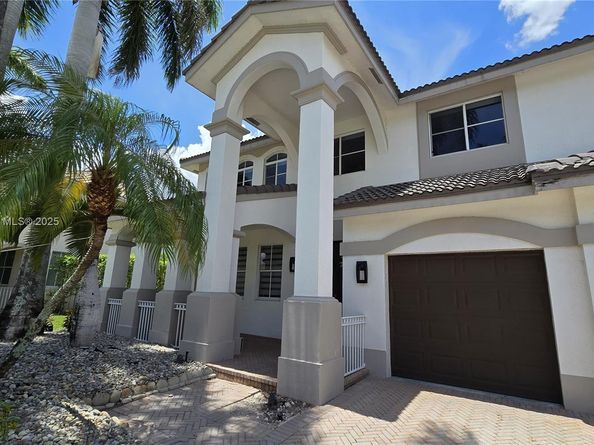 1425 Crossbill Ct, Weston FL 33327