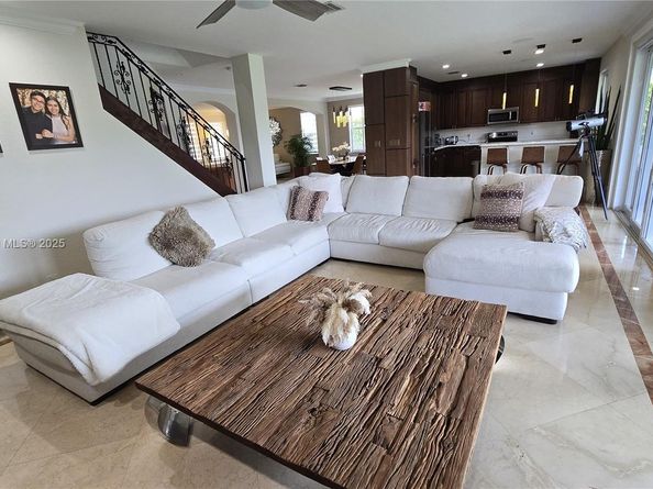 1425 Crossbill Ct, Weston FL 33327