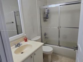 1425 Crossbill Ct, Weston FL 33327