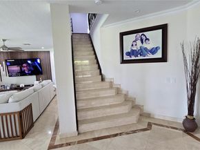 1425 Crossbill Ct, Weston FL 33327
