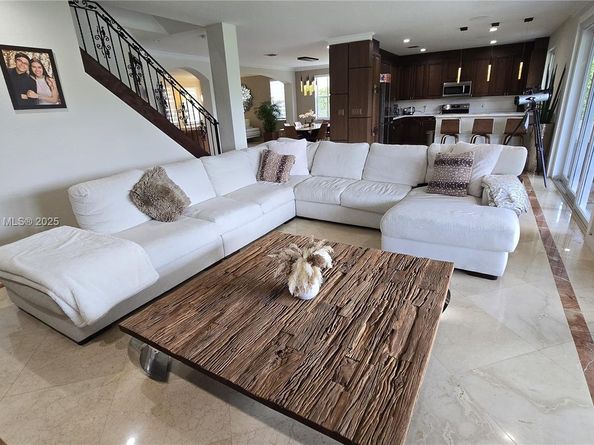1425 Crossbill Ct, Weston FL 33327