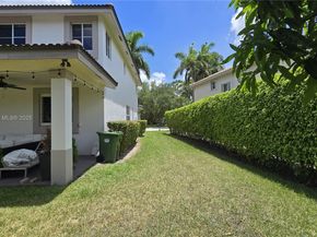 1425 Crossbill Ct, Weston FL 33327