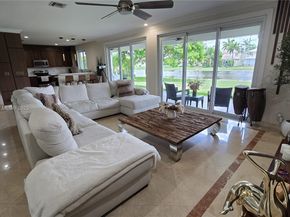 1425 Crossbill Ct, Weston FL 33327