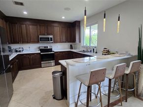 1425 Crossbill Ct, Weston FL 33327