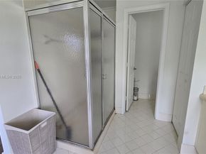 1425 Crossbill Ct, Weston FL 33327