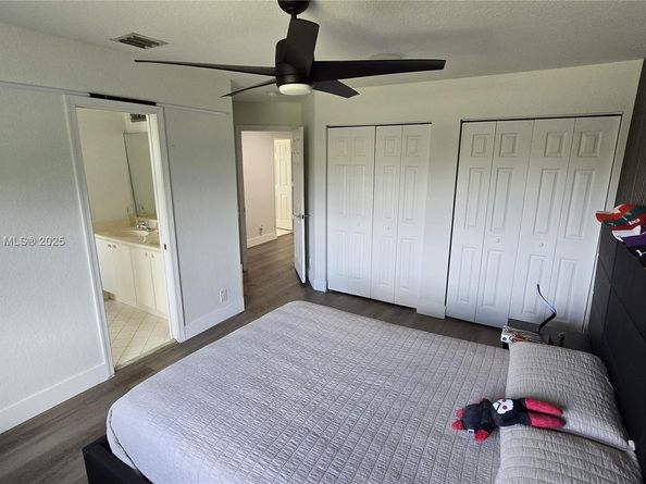 1425 Crossbill Ct, Weston FL 33327