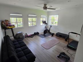 1425 Crossbill Ct, Weston FL 33327