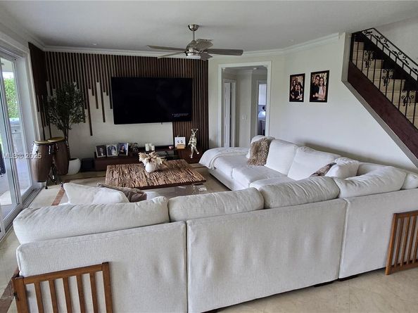 1425 Crossbill Ct, Weston FL 33327