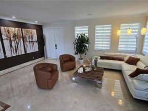 1425 Crossbill Ct, Weston FL 33327