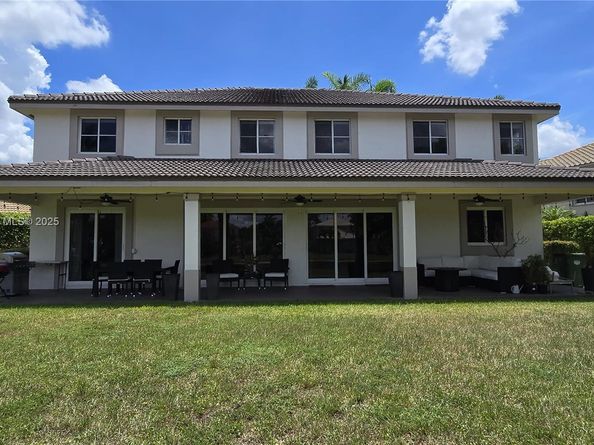 1425 Crossbill Ct, Weston FL 33327