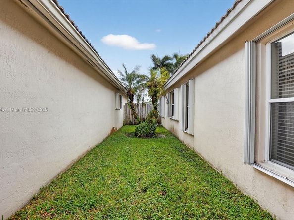 8895 Harrods Dr, Boca Raton FL 33433