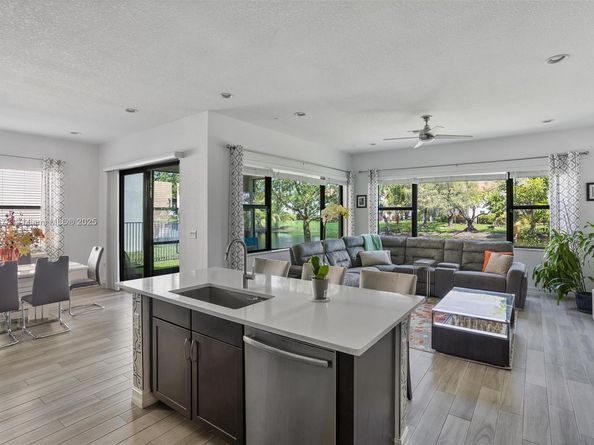 11863 SW 13th Ct, Pembroke Pines FL 33025