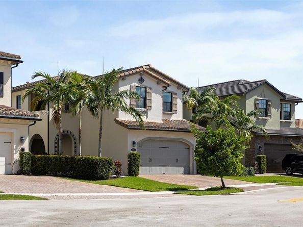 11863 SW 13th Ct, Pembroke Pines FL 33025