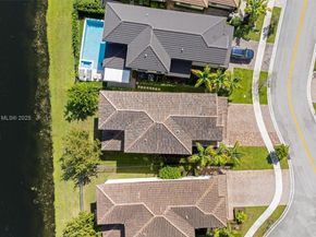 11863 SW 13th Ct, Pembroke Pines FL 33025