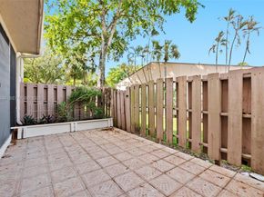 833 NW 82nd Ave 6, Plantation FL 33324