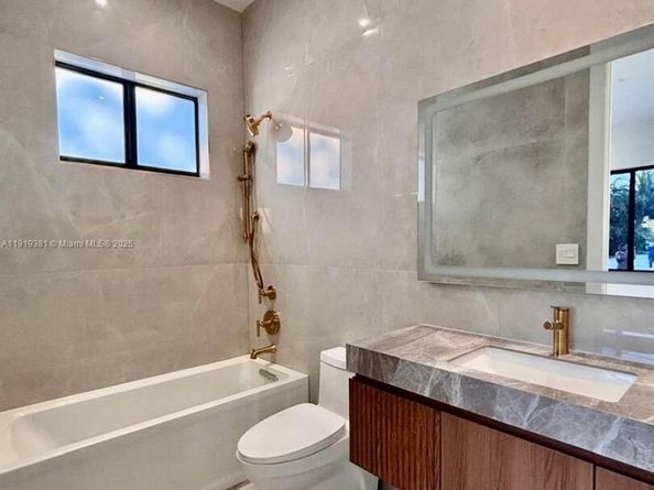 1409 SE 14th Ct, Deerfield Beach FL 33441