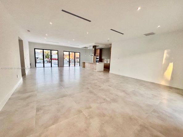 1409 SE 14th Ct, Deerfield Beach FL 33441