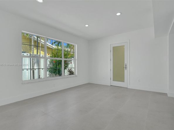 4731 Pierce St, Hollywood FL 33021