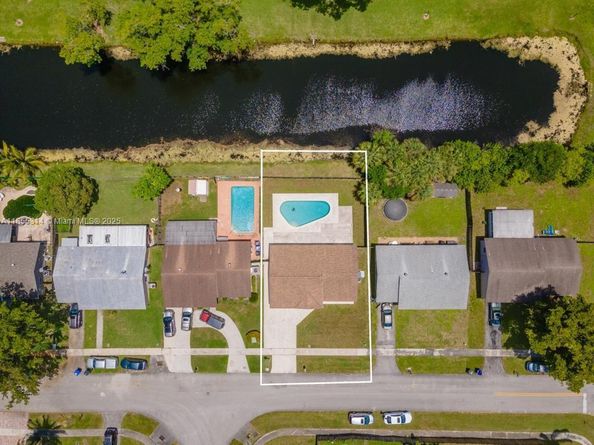 405 SW 78th Ter, North Lauderdale FL 33068