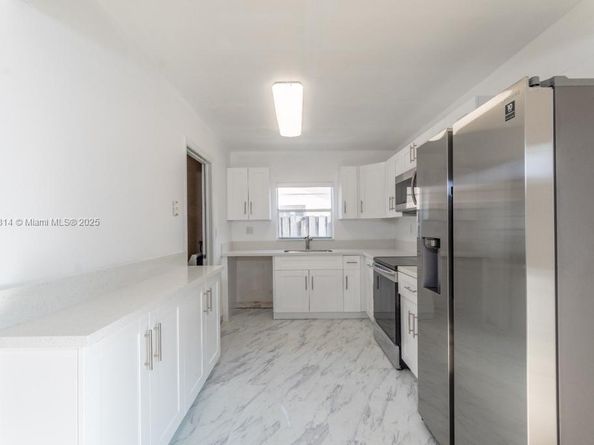 405 SW 78th Ter, North Lauderdale FL 33068