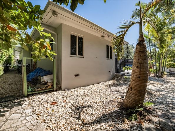 680 NE 81st St, Miami FL 33138
