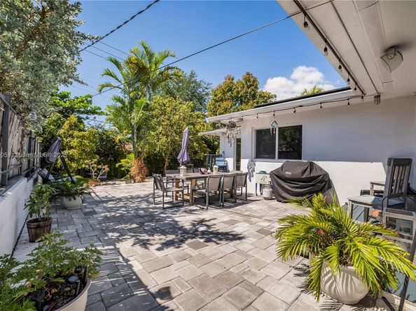 680 NE 81st St, Miami FL 33138
