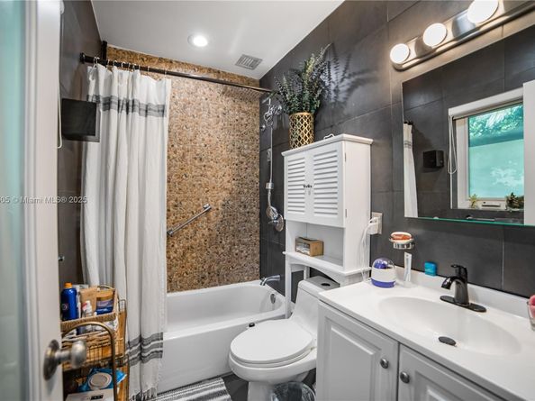 680 NE 81st St, Miami FL 33138