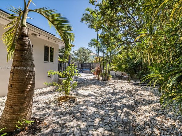 680 NE 81st St, Miami FL 33138