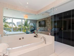 2950 NE 188th St 202, Aventura FL 33180