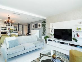 2950 NE 188th St 202, Aventura FL 33180