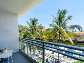 2950 NE 188th St 202, Aventura FL 33180
