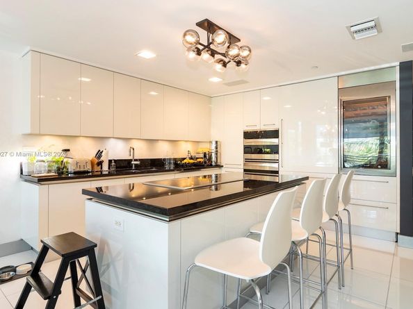 2950 NE 188th St 202, Aventura FL 33180