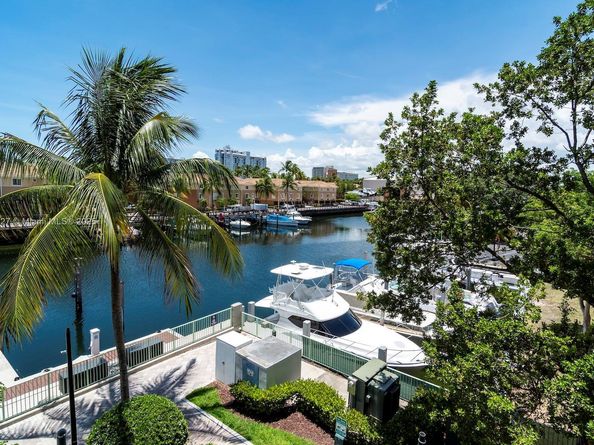 2950 NE 188th St 202, Aventura FL 33180