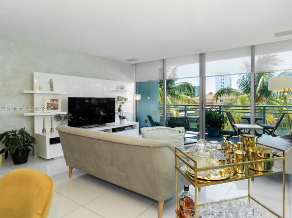 2950 NE 188th St 202, Aventura FL 33180