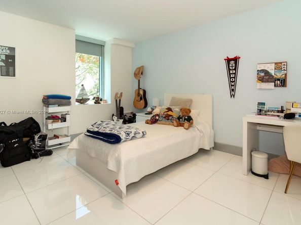 2950 NE 188th St 202, Aventura FL 33180