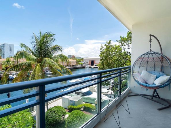 2950 NE 188th St 202, Aventura FL 33180
