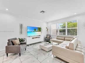 1083 Eucalyptus Dr, Hollywood FL 33021