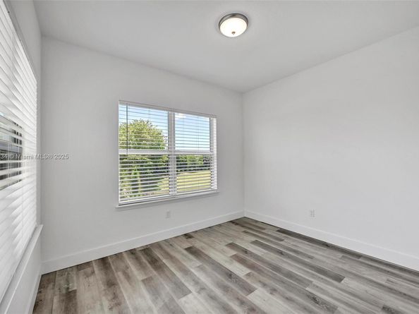1083 Eucalyptus Dr, Hollywood FL 33021
