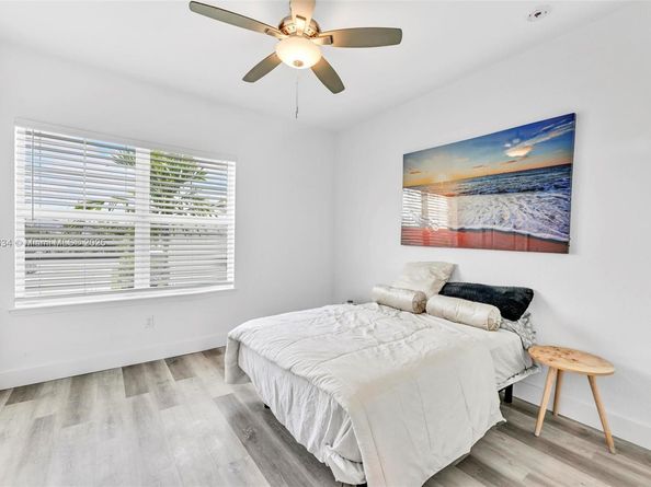 1083 Eucalyptus Dr, Hollywood FL 33021