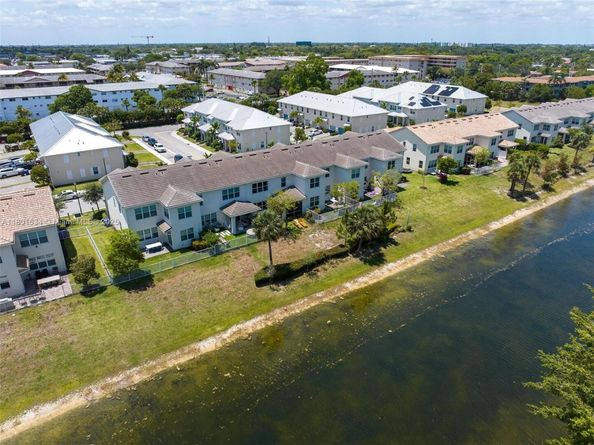 1083 Eucalyptus Dr, Hollywood FL 33021