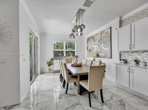 1083 Eucalyptus Dr, Hollywood FL 33021
