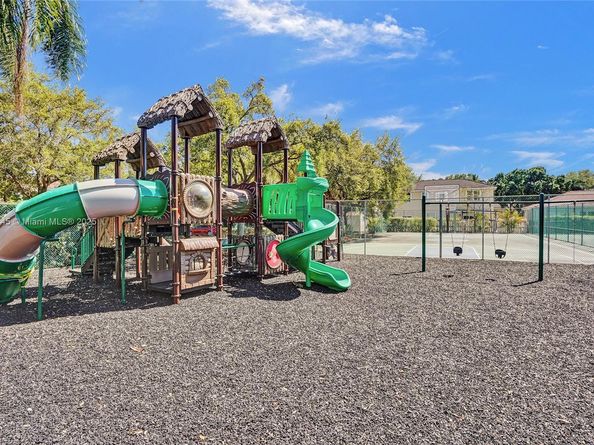 3380 SW 50th St, Hollywood FL 33312