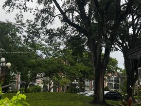 3680 Inverrary Dr 1T, Lauderhill FL 33319