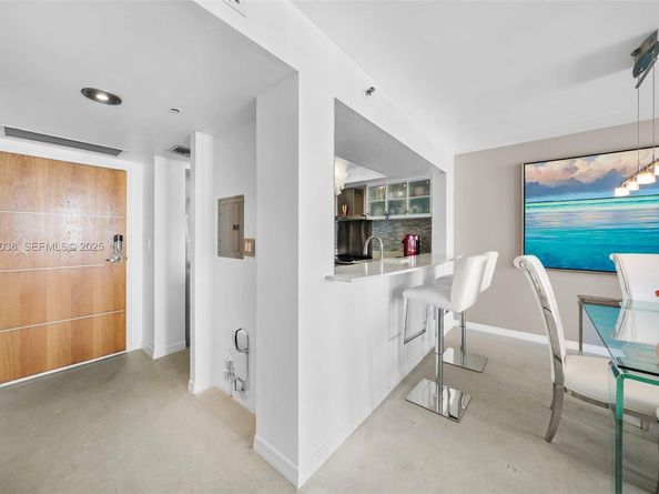 400 S Pointe Dr 2208, Miami Beach FL 33139