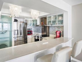 400 S Pointe Dr 2208, Miami Beach FL 33139