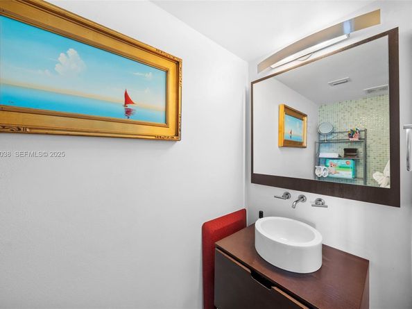 400 S Pointe Dr 2208, Miami Beach FL 33139