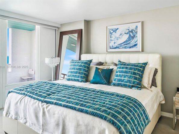 400 S Pointe Dr 2208, Miami Beach FL 33139